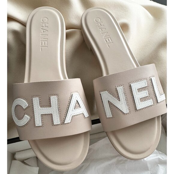 Chanel Flat Logo Slides in Blush/White, size 41C - Picture 1 of 7